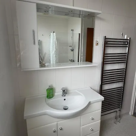 Pansiyon Cozy Retreat Room, Sheared House