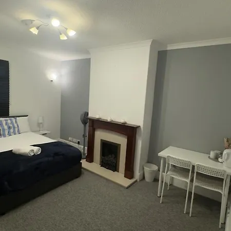 Cozy Retreat Room, Sheared House Pansiyon Bristol